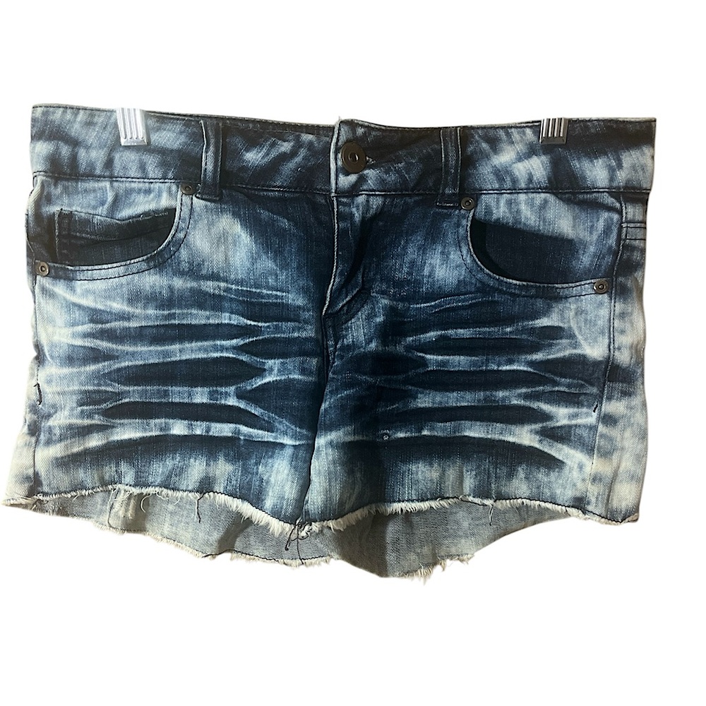 C. Pink Dark Acid wash denim shorts. EUC. Size 7. Stretch.